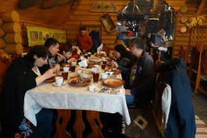 Обед в колыбе Чумацкий шлях